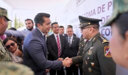 Atestigua Felifer Macías toma de protesta del nuevo Comandante de la XVII Zona Militar