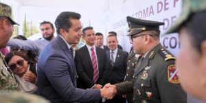 Atestigua Felifer Macías toma de protesta del nuevo Comandante de la XVII Zona Militar