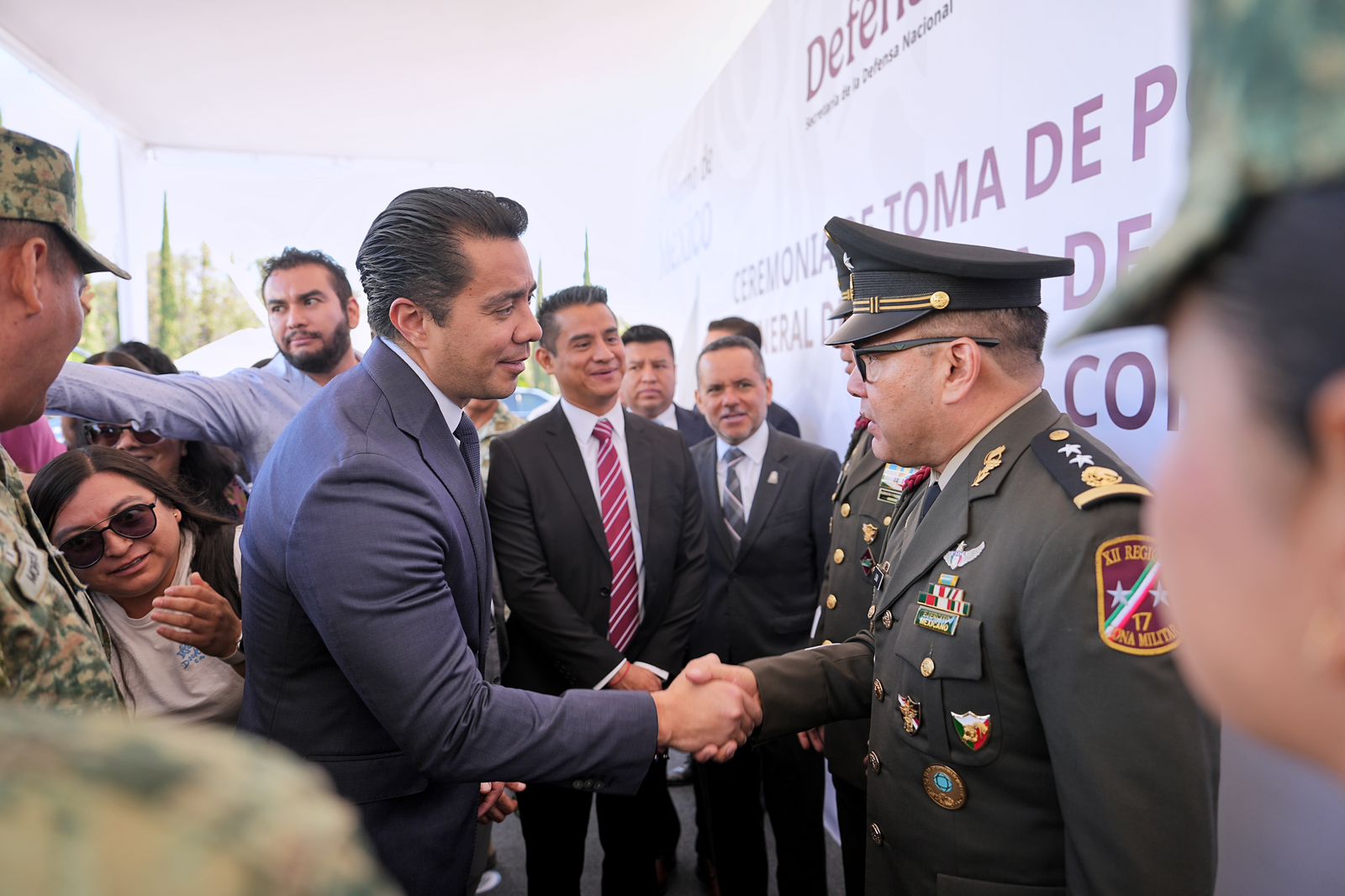 En este momento estás viendo Atestigua Felifer Macías toma de protesta del nuevo Comandante de la XVII Zona Militar