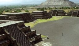 Otra vez se permite la visita a la Pirámide de la Luna en Teotihuacán