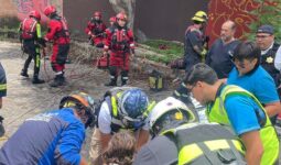 Bomberos rescatan una persona que cayó al Río Querétaro