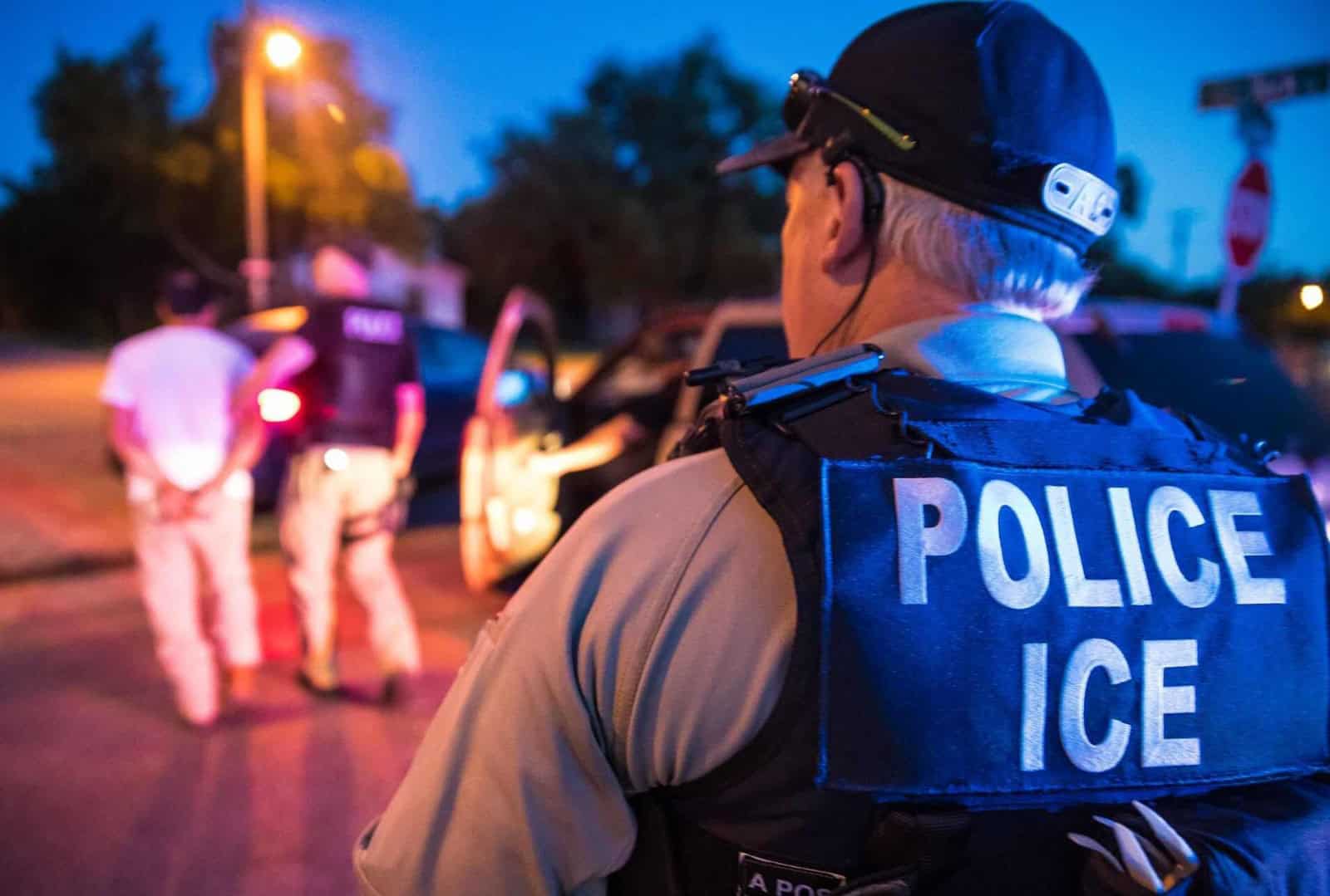 En este momento estás viendo ICE disculpa agresión contra jardinero mexicano
