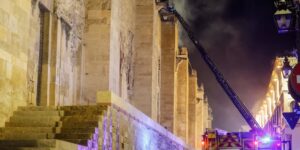 Incendio en la Mezquita-Catedral de Córdoba, España.