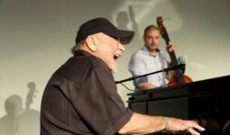 Prohibido olvidarlo. Breve historia en memoria de Eddie Palmieri, el emperador de la salsa.