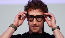 Ya llegaron las gafas inteligentes de Mark Zuckerberg