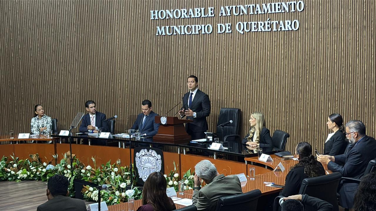 En este momento estás viendo Felifer Macías rinde su primer informe: “Somos el gobierno más callejero en la historia de Querétaro”
