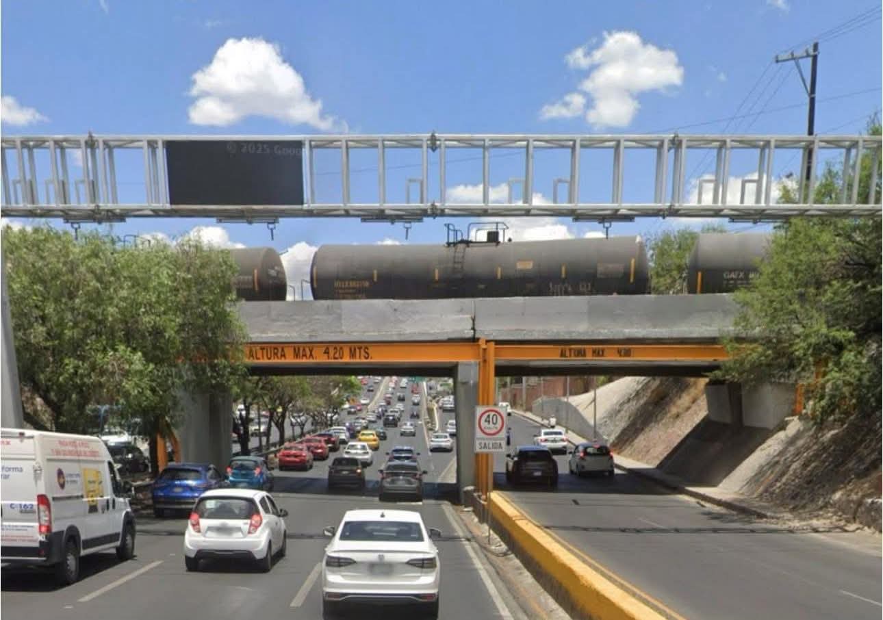 En este momento estás viendo Confirman retiro de puente ferroviario de Bernardo Quintana para colocar uno nuevo