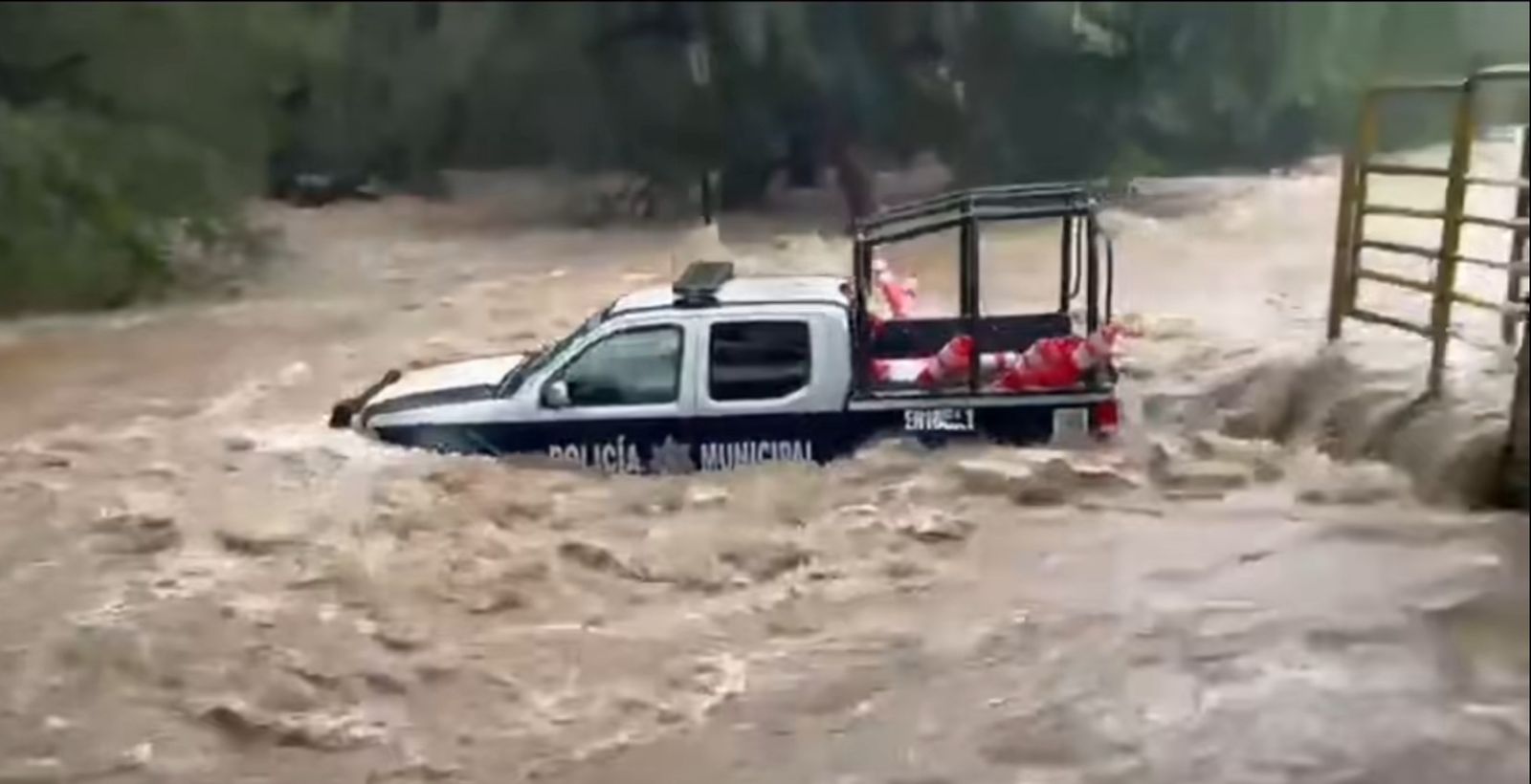 En este momento estás viendo Asciende a 81 mdp el saldo en vehículos e inmuebles asegurados por las lluvias en Querétaro