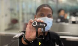 Fotos y datos biométricos para ingresar a E.U.