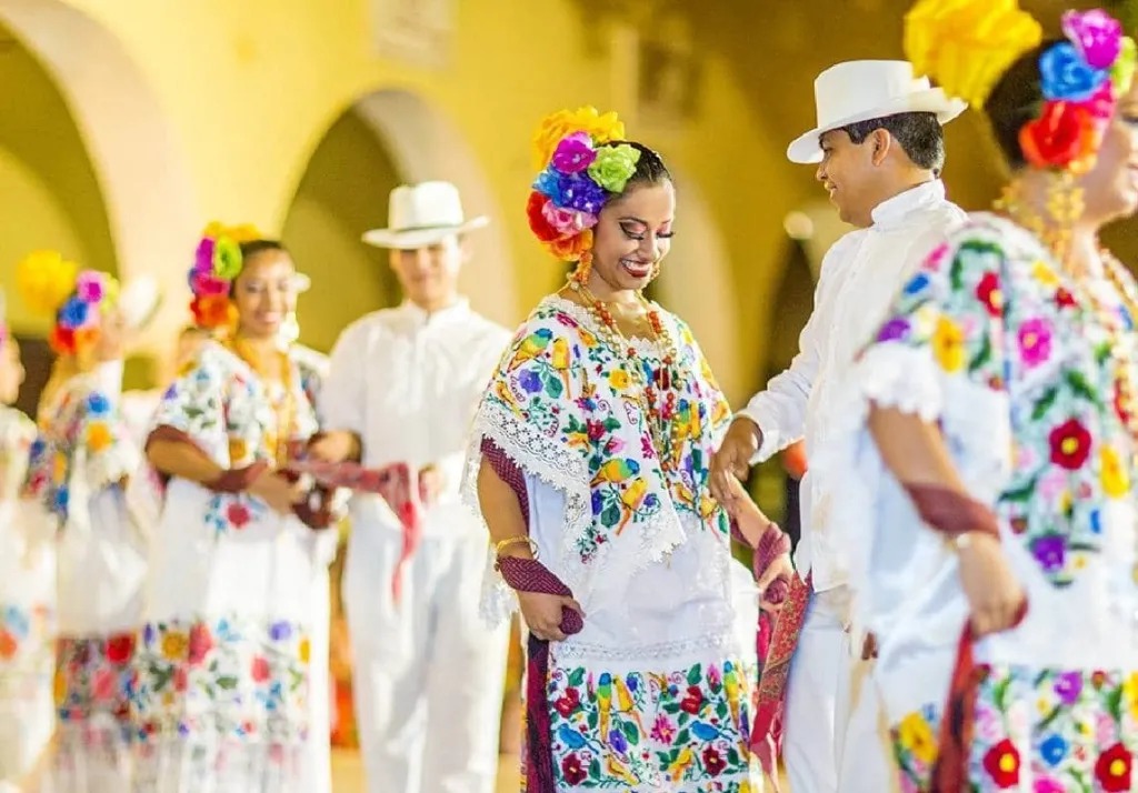 En este momento estás viendo La moda y los huipiles mayas