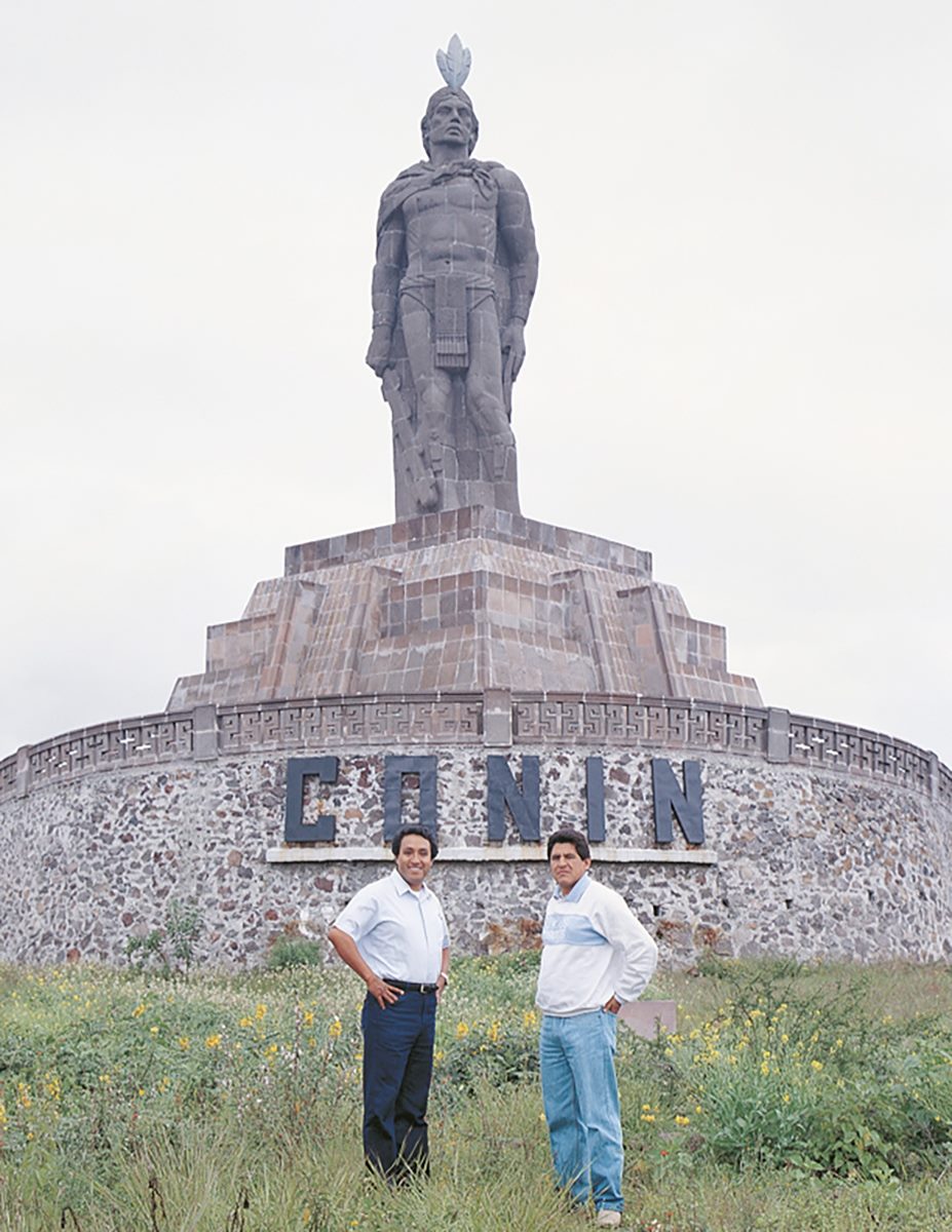 Víctor Gutiérrez escultor del monumento a Conín