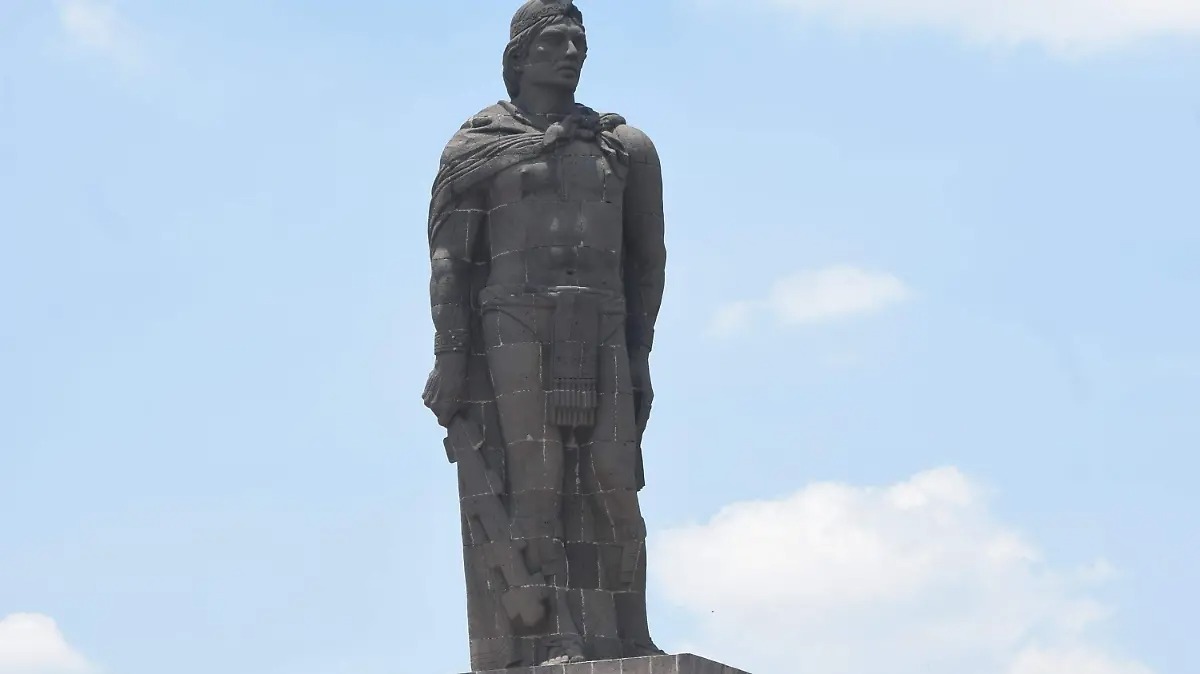 Víctor Gutiérrez escultor del monumento a Conín