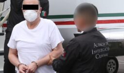 Exgobernador de Chihuahua detenido por FGR