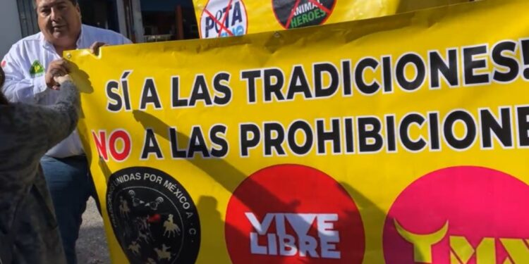 Protestan taurinos contra prohibición de las corridas de toros en Querétaro