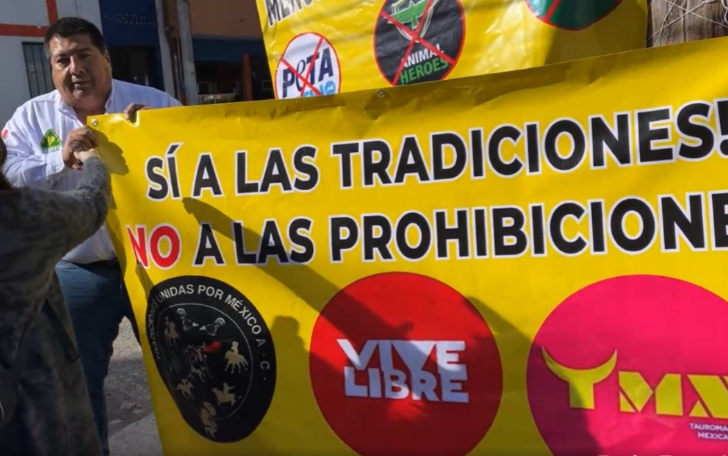 En este momento estás viendo Protestan taurinos contra prohibición de las corridas de toros en Querétaro