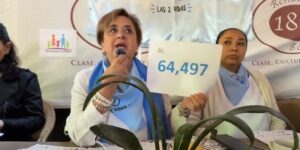 Entregan organizaciones civiles más de 64 mil firmas como oposición ciudadana a la despenalización del aborto