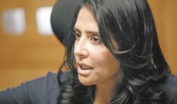 Alejandra Barrales pide que se posponga la vinculación de celulares