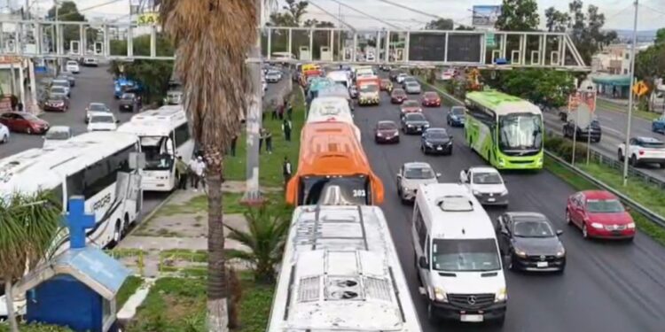 Transportistas realizan paro en Querétaro; se prevé un carrusel de vehículos a las 11 de la mañana