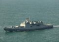 Un barco de guerra ruso hizo disparos de advertencia contra un yate británico