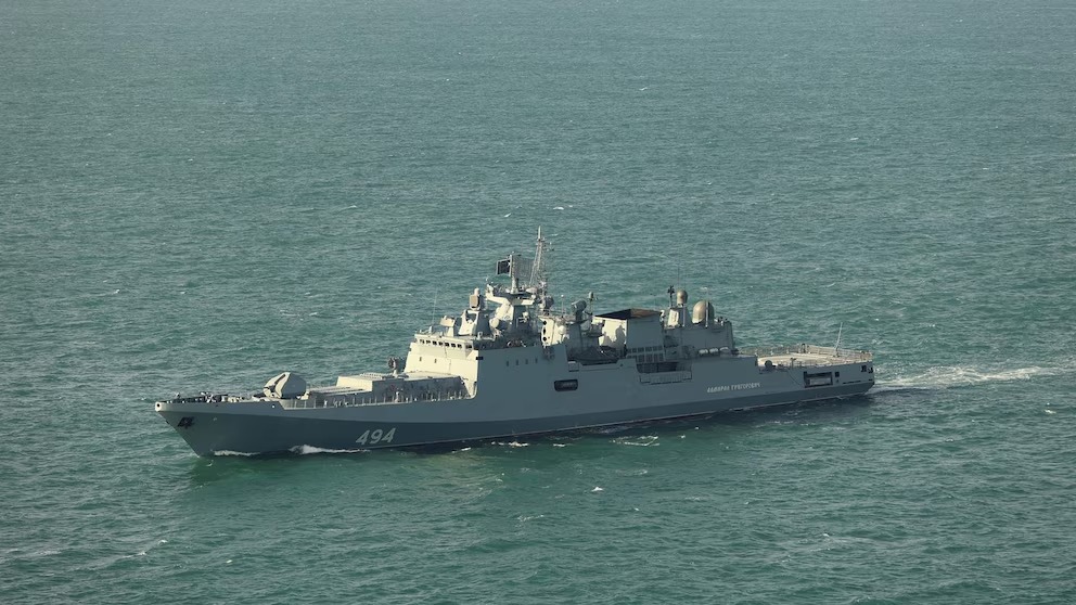 En este momento estás viendo Un barco de guerra ruso hizo disparos de advertencia contra un yate británico
