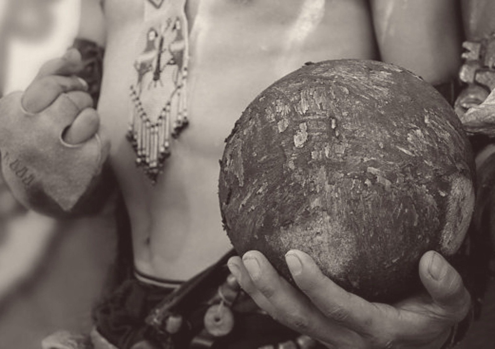 En este momento estás viendo Del caucho para elaborar la pelota maciza del juego mesoamericano al Trionda del Mundial 2026