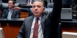 El senador Enrique Inzunza renuncia a Morena