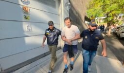 Argentina deporta al ex contralmirante Fernando Farías