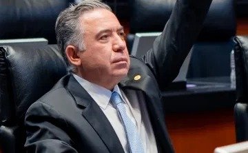 El senador morenista Enrique Insunza no pedirá licencia