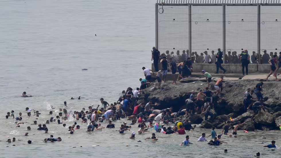 En este momento estás viendo Grupos de WhatsApp promovieron la entrada a Ceuta