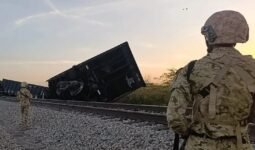 Ataque con explosivos a un tren en Colombia