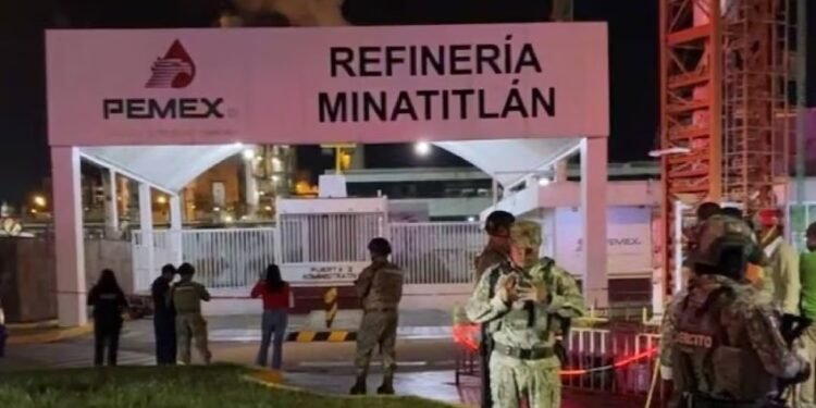Personal de Pemex recibe disparos en Minatitlán