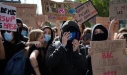 Francia envuelta en violencia estudiantil