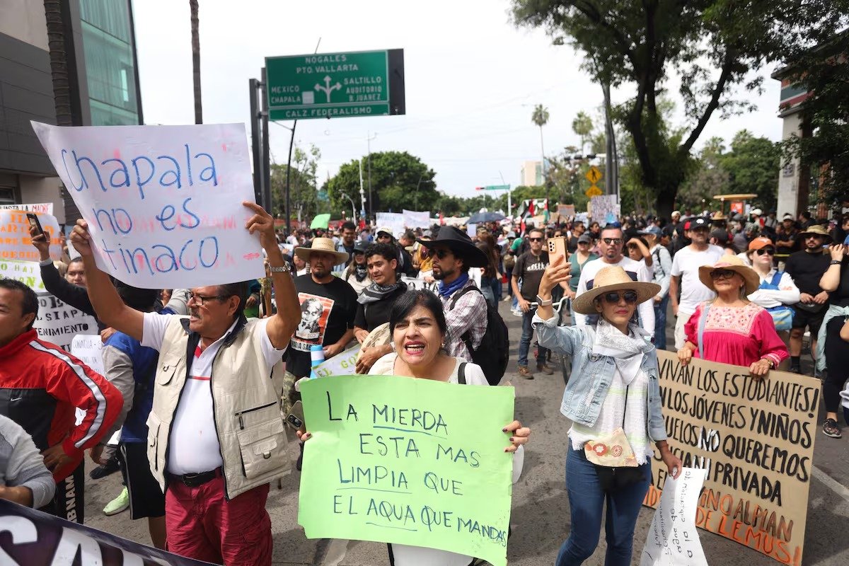 En este momento estás viendo Nueva megamarcha contra el agua sucia en Guadalajara